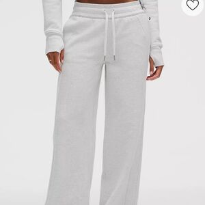 Scuba Mid-Rise Wide-Leg Pant
Regular - Heathered Core Ultra Light Grey